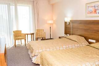 Отель Hotel Burgas Бургас Двухместный номер с 1 кроватью или 2 отдельными кроватями-3