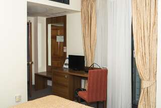 Отель Hotel Burgas Бургас Двухместный номер Делюкс с 1 кроватью или 2 отдельными кроватями-2