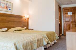 Отель Hotel Burgas Бургас Двухместный номер Делюкс с 1 кроватью или 2 отдельными кроватями-11
