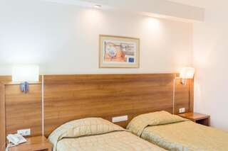 Отель Hotel Burgas Бургас Двухместный номер с 1 кроватью или 2 отдельными кроватями-11